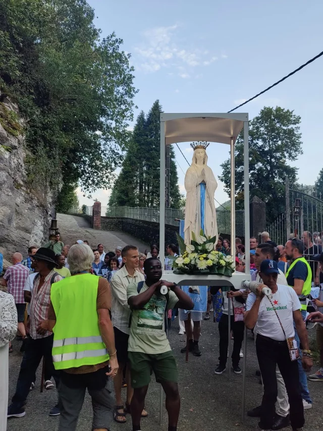 Marianische Prozession von der Petersstadt zum Heiligen Laurentius